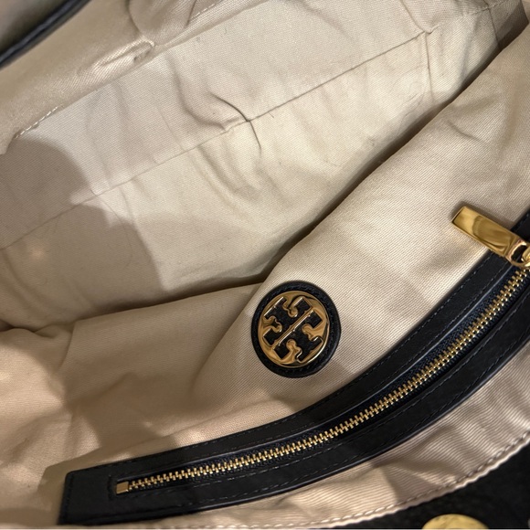 Tory Burch Black Leather Amanda Hobo Shoulder Bag - Picture 6 of 11